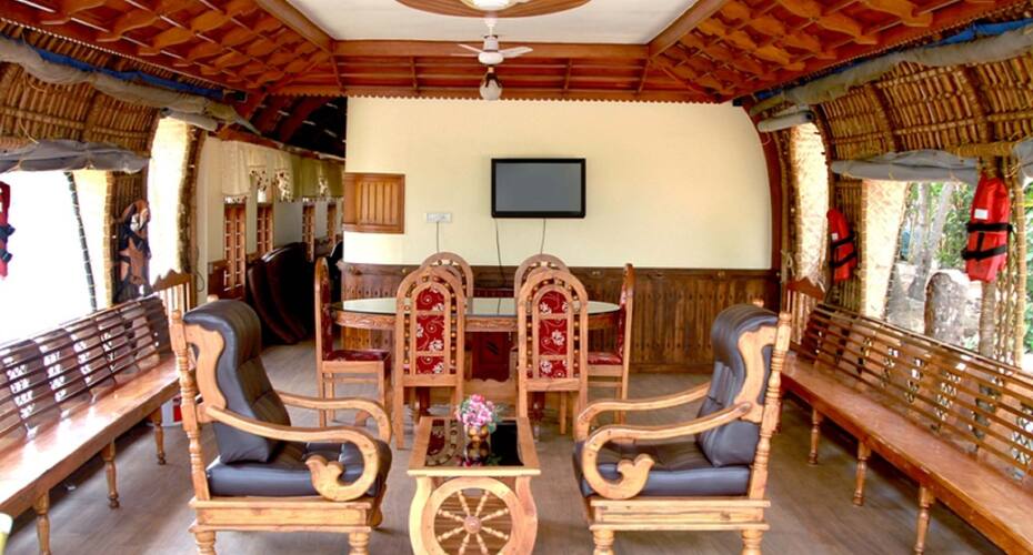 Saffron Houseboat, Alleppey 3